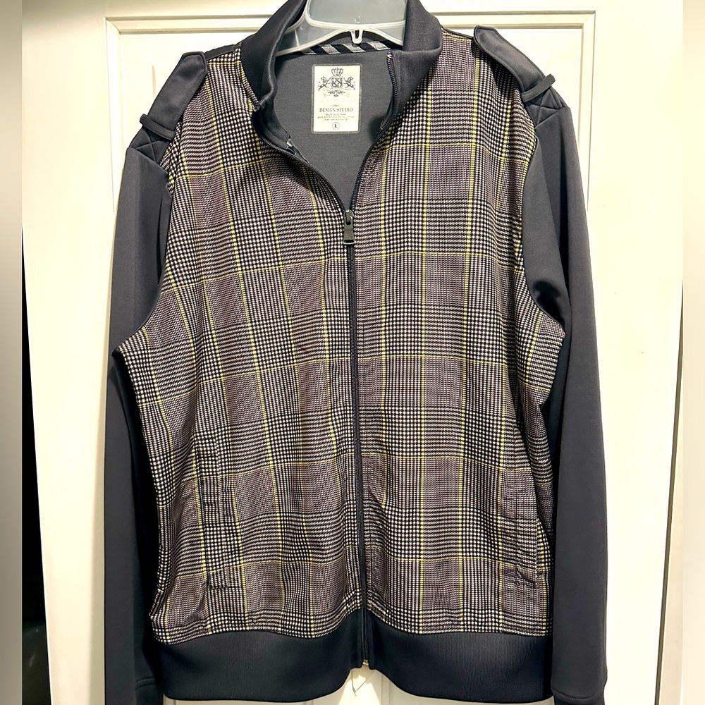 Men’s lightweight jacket from Express. Size L.